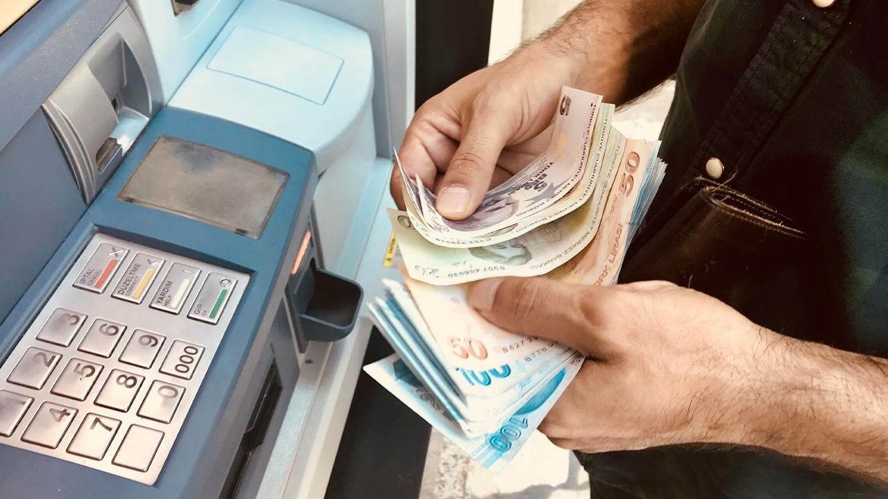 Bazı bankalar, hisse senedi hesapları için yıllık 790 liraya varan