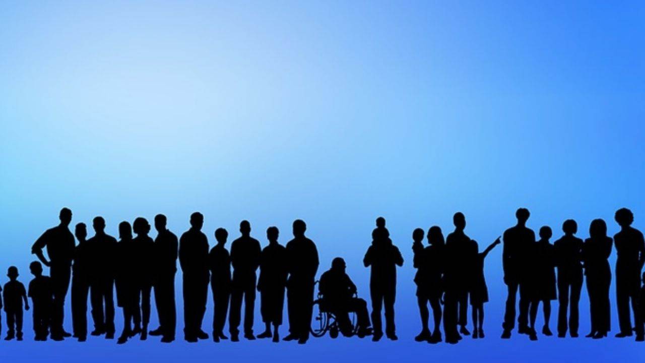 Kendisi 14 yaş civarında iken annesi yükseköğretim mezunu olan fertlerin,