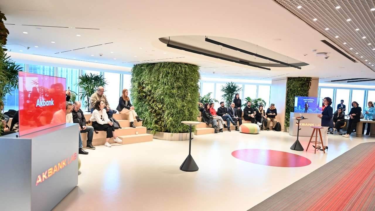 Akbank Bireysel Bankacılık ve Dijital Çözümler Genel Müdür Yardımcısı Burcu