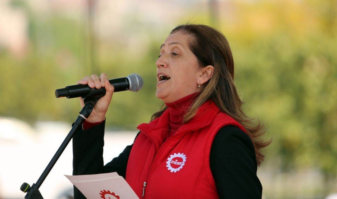 DİSK Genel Başkanı Arzu Çerkezoğlu, Gebze’de grevdeki Smart Solar işçileriyle