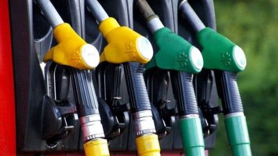 Petrolde ve brent petrolde yaşanan hareketlilik akaryakıt fiyatlarını etkilemeye devam