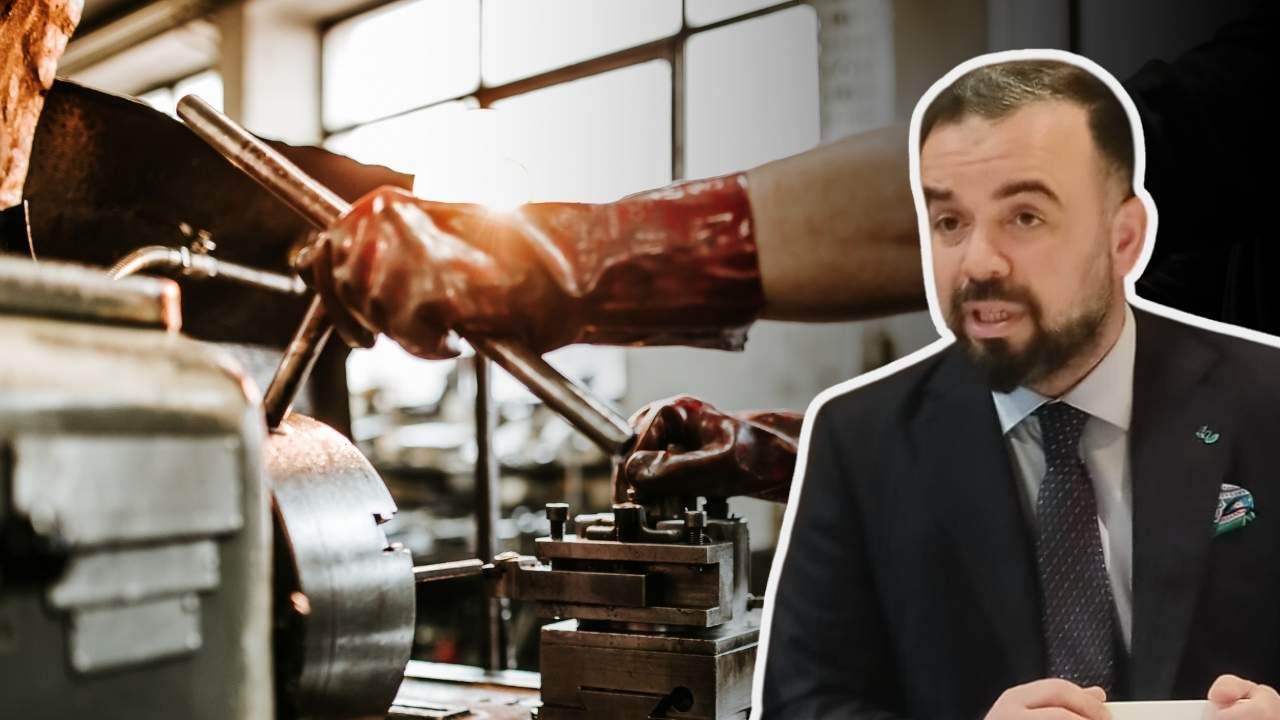 Türkiye’nin sanayi kültürünün yok olmaya başladığını ifade eden Burak Önder,