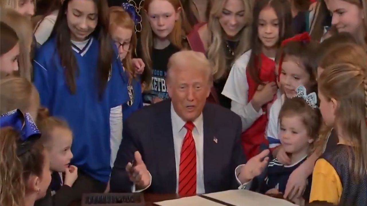 ABD Başkanı Donald Trump, trans sporcuların kadın spor müsabakalarına katılımını