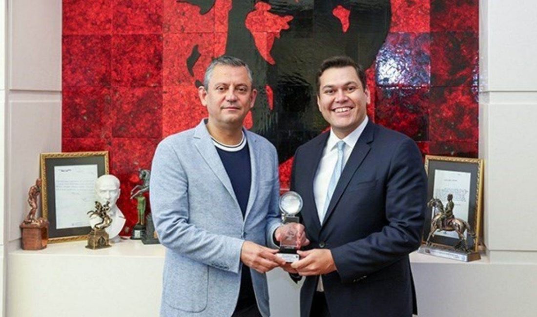 CHP Genel Başkanı Özgür Özel, Martı TAG kurucusu Oğuz Alper