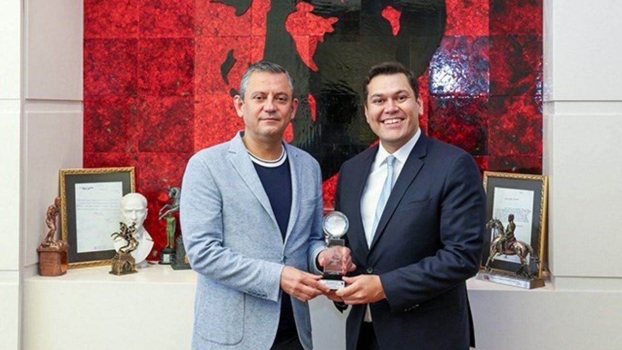 CHP Genel Başkanı Özgür Özel, Martı TAG kurucusu Oğuz Alper