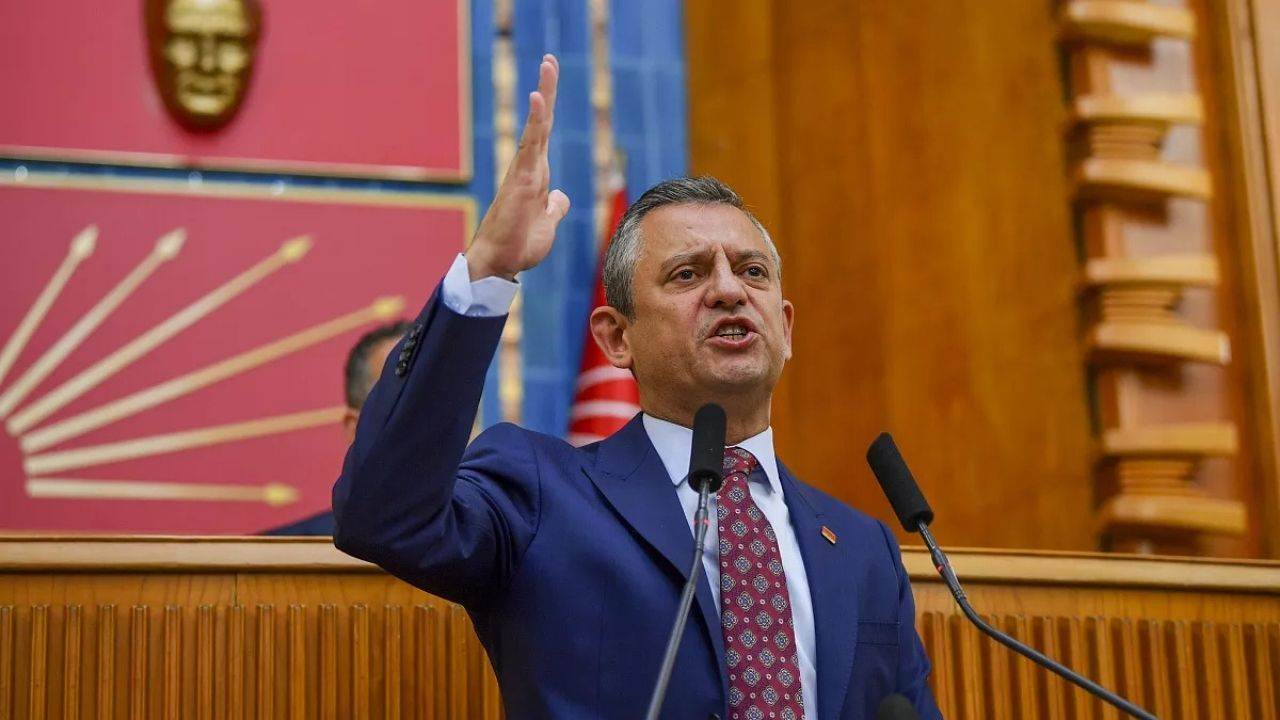 CHP Genel Başkanı Özgür Özel, 2025 yılı asgari ücretinin 22.104