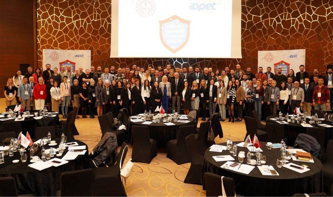 Tertemiz Yarınlar Okullardan Başlar Projesi’nin Antalya’da gerçekleştirilen İl Koordinatörleri Toplantısı’nda,