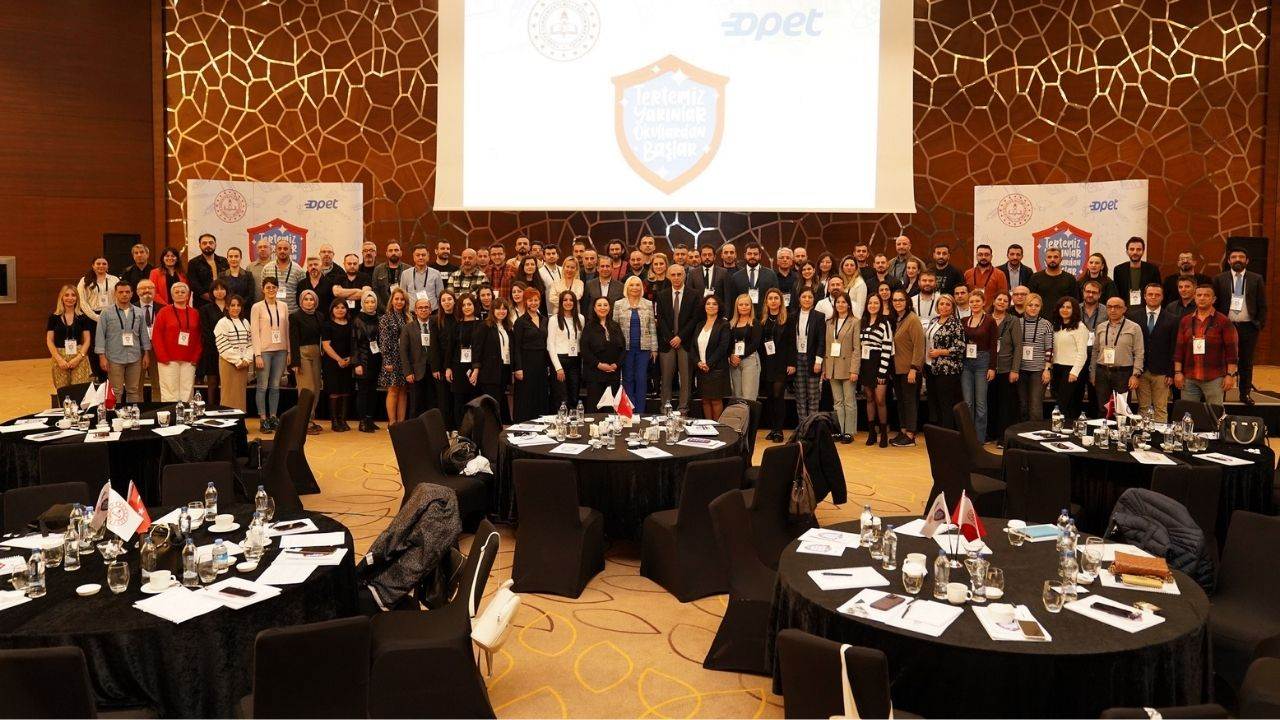 Tertemiz Yarınlar Okullardan Başlar Projesi’nin Antalya’da gerçekleştirilen İl Koordinatörleri Toplantısı’nda,