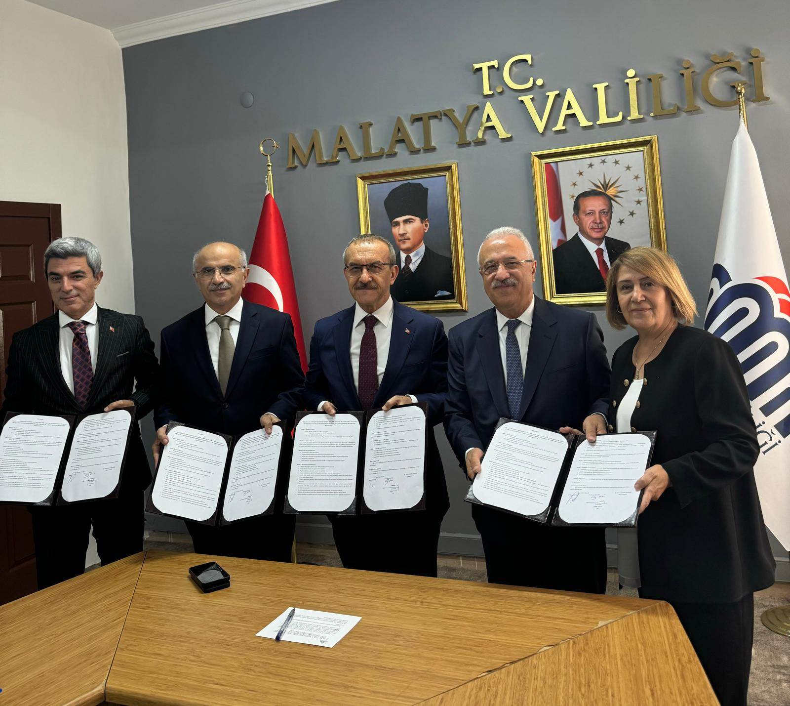 Hayırsever iş insanı Rıdvan Mertöz, Malatya’ya eşinin adını taşıyacak 24