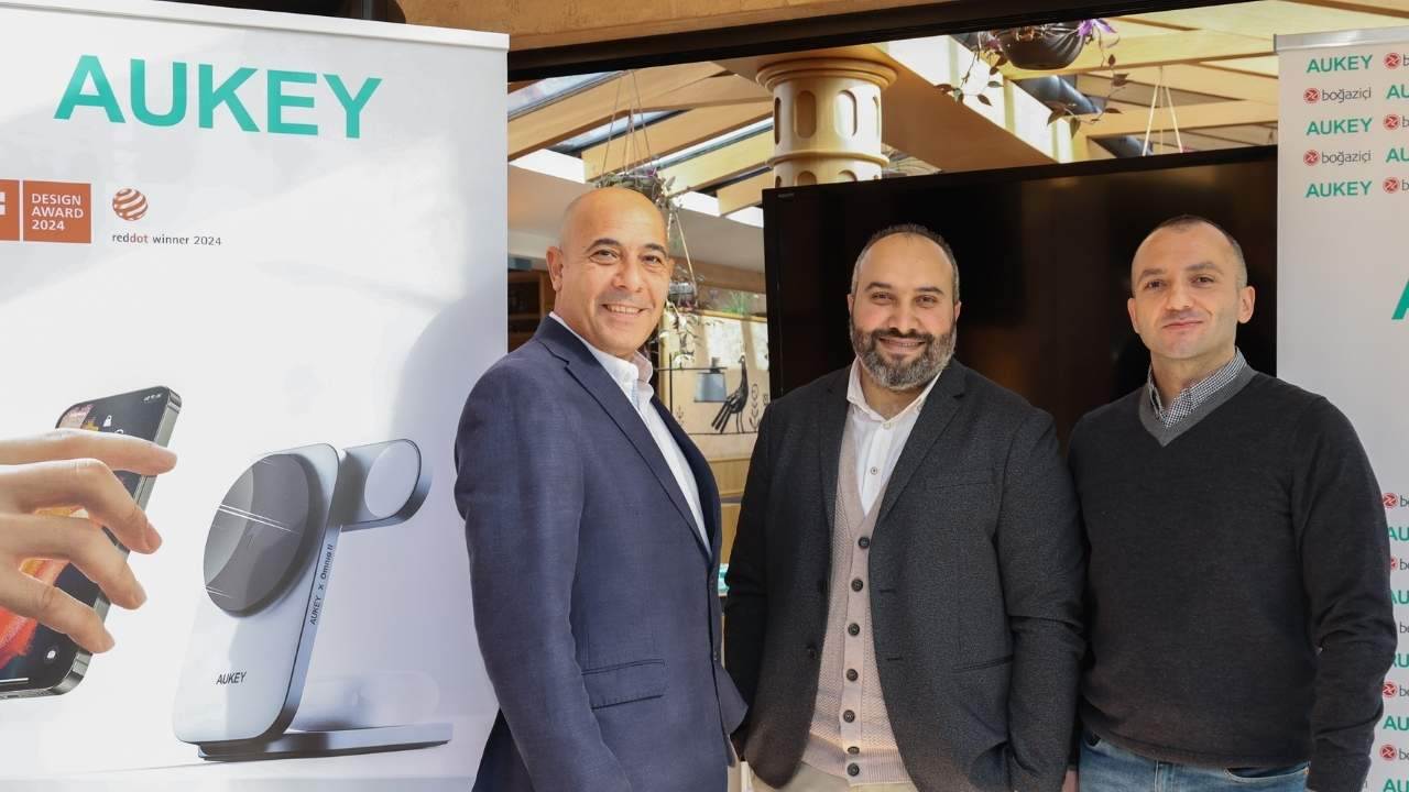 Son teknoloji tüketici elektroniği ve mobil teknoloji aksesuarlarının önde gelen