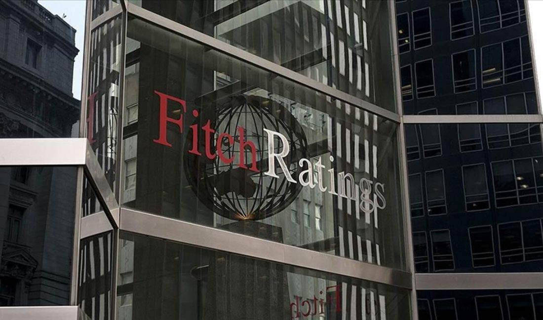 Fitch, Türkiye’nin kredi notunu “B”den “B+”ya yükseltirken, not görünümünü de