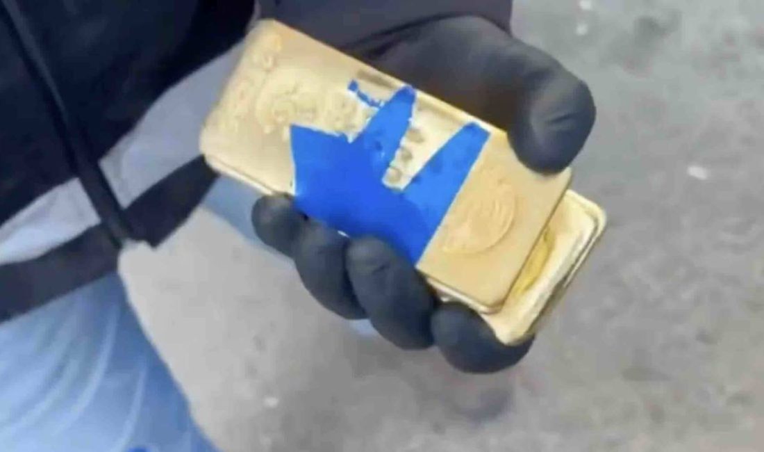 Hakkari’de aranan bir araçtan 221 kilo kaçak külçe altın çıktı.