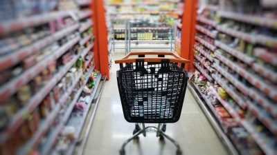 Asgari ücret artışını fırsata çevirmeye çalışanlara yönelik denetimlerini sürdüren Ticaret