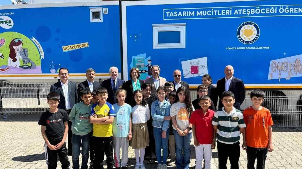 Pınar’ın öncülüğünde hayata geçen Tasarım Mucitleri Ateşböceği TIR’ı Adıyaman’da bugüne