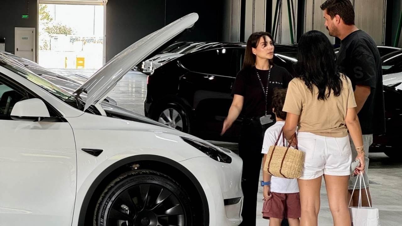 Tesla hisseleri, elektrikli araç üreticisinin uzun süredir beklenen robot taksi