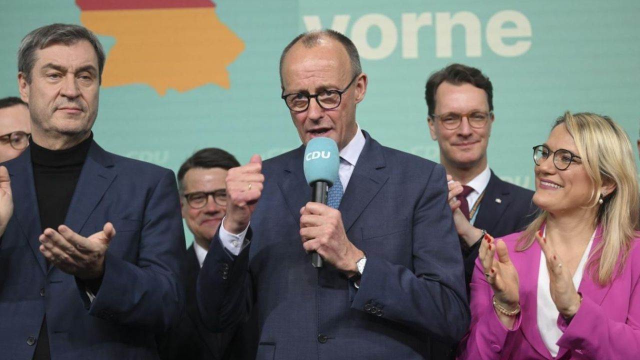 Almanya’da bugün gerçekleştirilen erken genel seçimin ilk sonuçlarına göre muhafazakar
