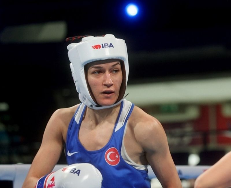 Kadınlar Dünya Boks Şampiyonası'nda milli sporcu Hatice Akbaş Tyland'lı rakibi