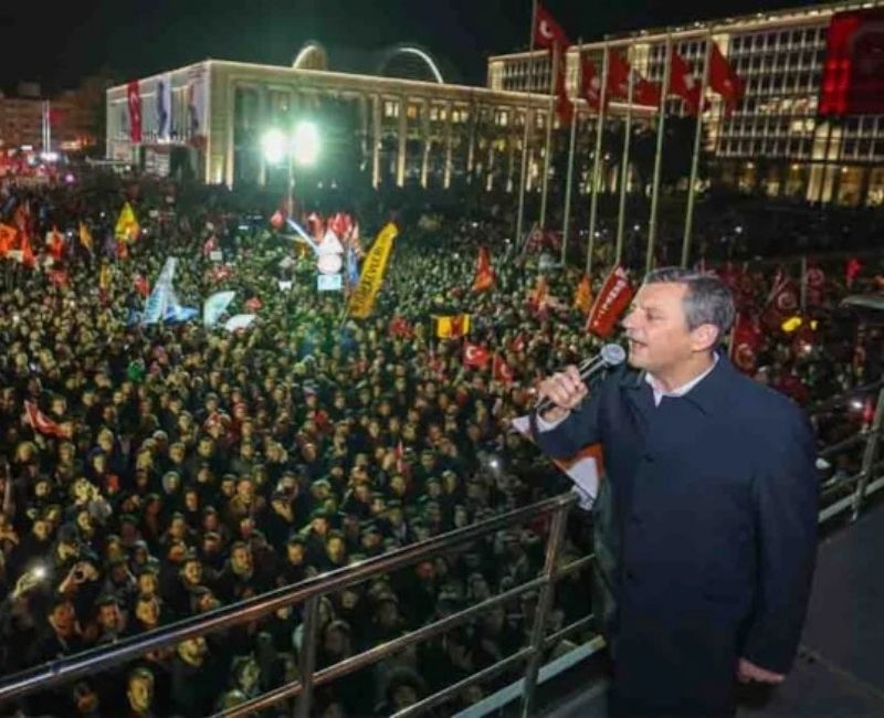 Cumhuriyet Halk Partisi (CHP) Genel Başkanı Özgür Özel, Ekrem İmamoğlu'nun