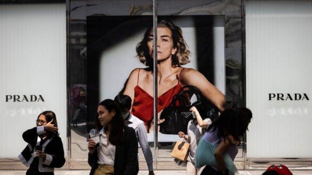İtalyan lüks moda devi Prada, Versace’yi Capri Holdings’ten yaklaşık 1,5