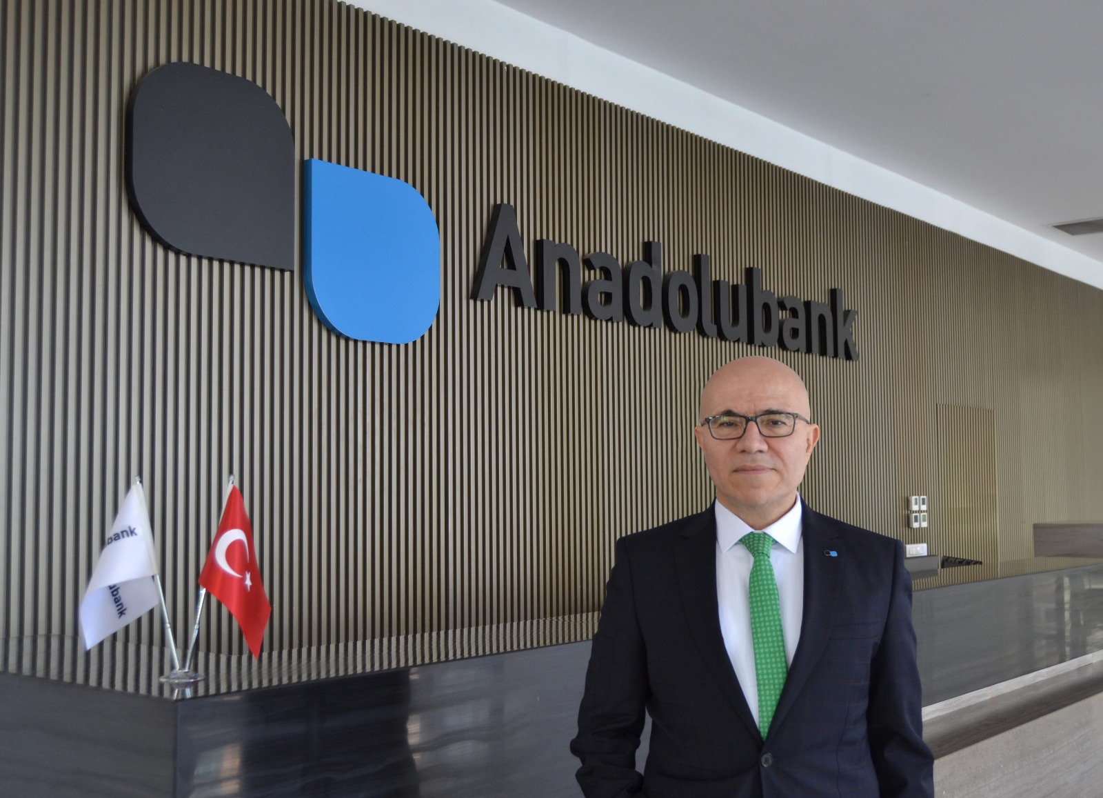 2024 yılı stratejik hedeflerini başarıyla gerçekleştiren Anadolubank, istikrarlı büyümesini sürdürdü.