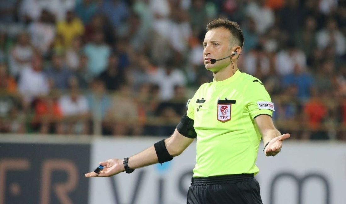 Trendyol Süper Lig'de cumartesi günü oynanacak Beşiktaş-Galatasaray derbisinin hakemi belli
