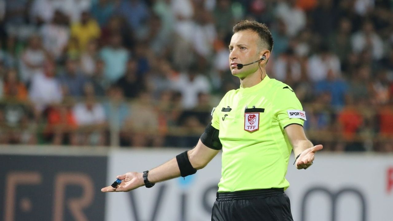 Trendyol Süper Lig'de cumartesi günü oynanacak Beşiktaş-Galatasaray derbisinin hakemi belli