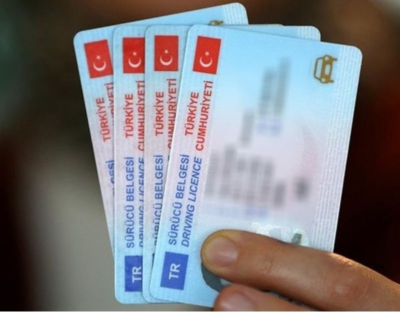 Eski tip sürücü belgelerine sahip milyonlarca vatandaş için geri sayım