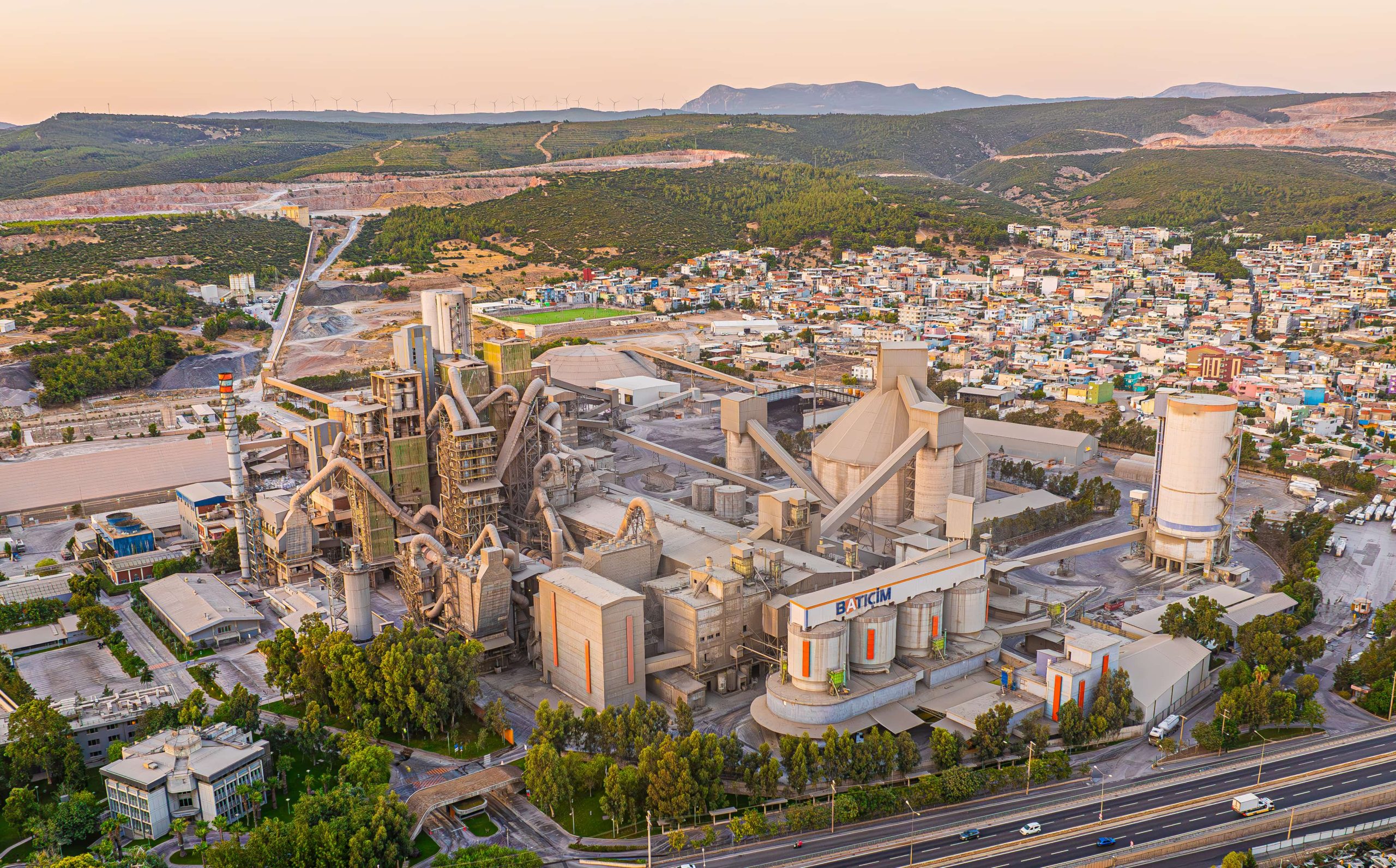 Ege Bölgesi’nin köklü sanayi kuruluşlarından Batı Anadolu Şirketler Topluluğu, ihracat