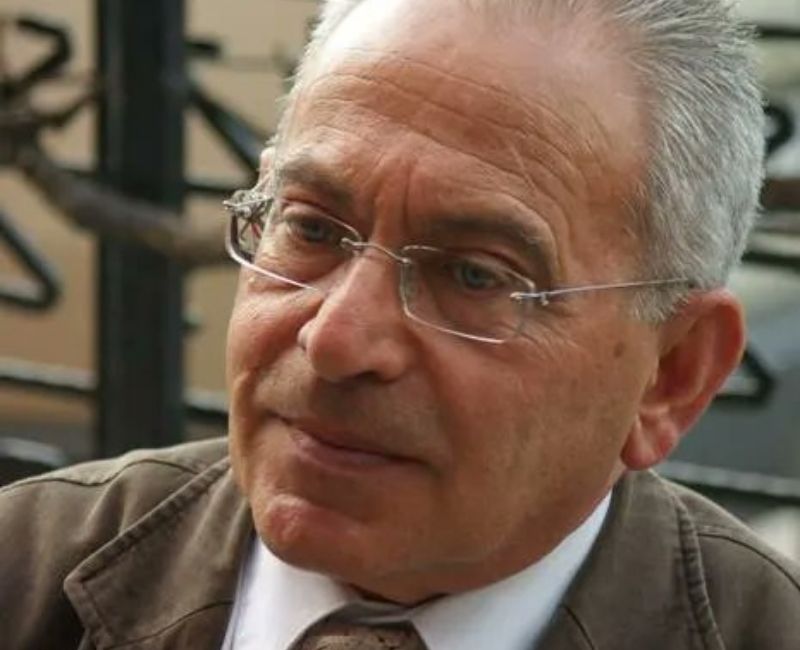 Basın camiasının önemli isimlerinden biri olan gazeteci-yazar Hikmet Çiçek 76