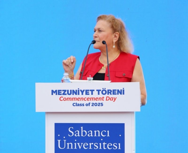 Güler Sabancı'dan gençlere vicdan çağrısı