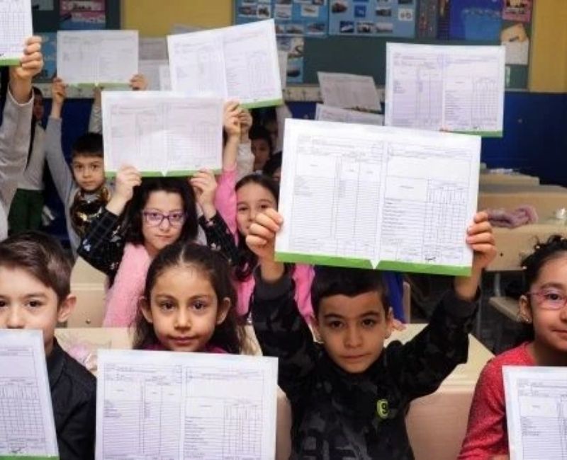 Yarın Türkiye genelinde yaklaşık 20 milyon öğrenci karne alarak yaz