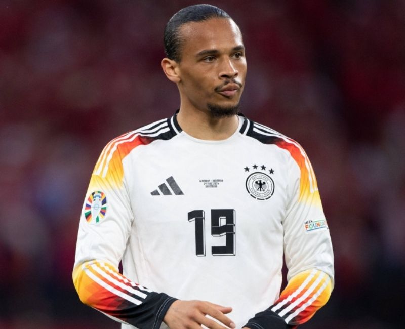 Galatasaray, Alman yıldız Leroy Sane ile transfer görüşmelerine başlandığını duyurdu.