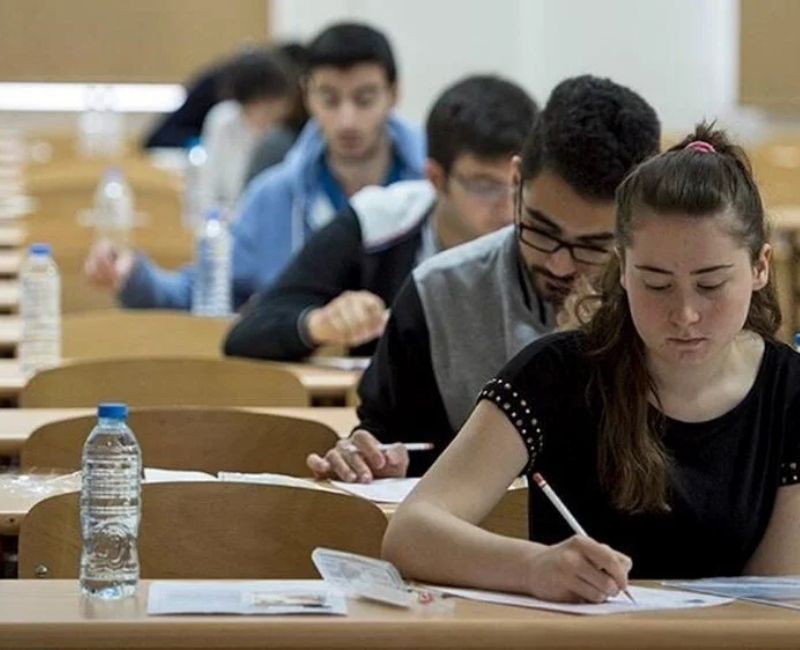 Üniversite hayali kuran milyonlarca öğrenci için Yükseköğretim Kurumları Sınavı (YKS)