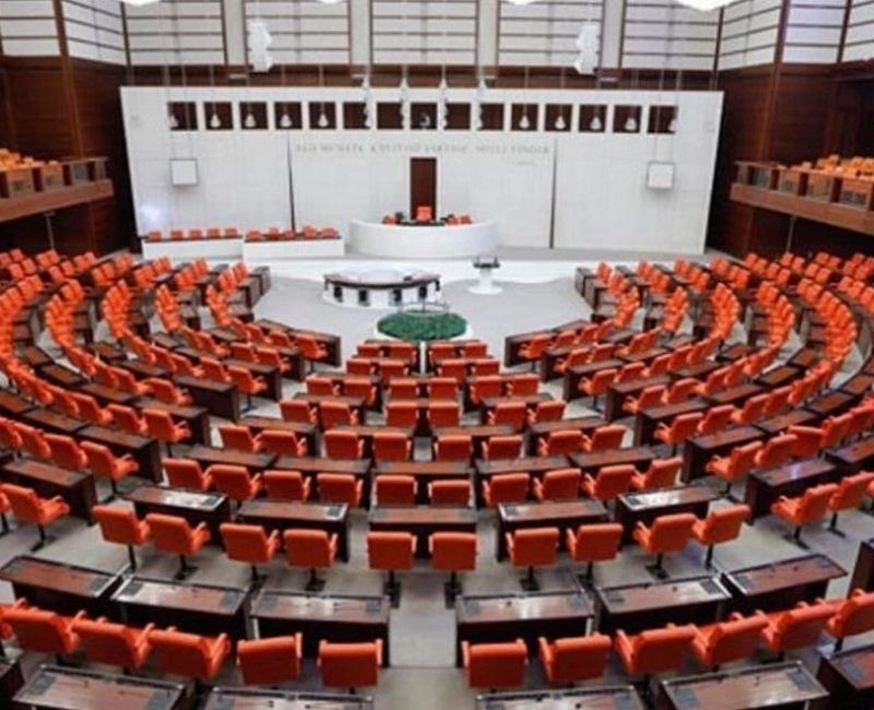 TBMM Dilekçe Komisyonu’na yapılan başvurular arasında, kamu kurumlarında sigara içen