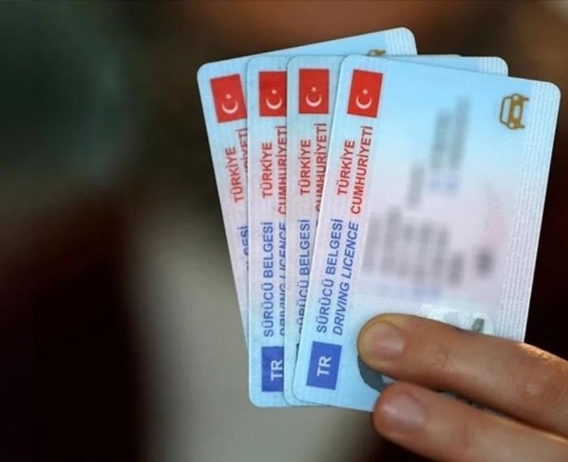 Eski tip sürücü belgelerini henüz yenilemeyen sürücüler için son günler