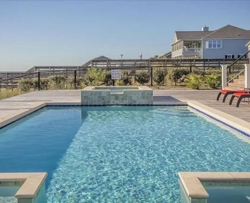 Yaz aylarında serinlemenin en eğlenceli yollarından biri olan havuz keyfi,