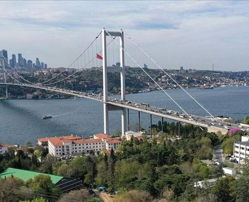İstanbul Boğazı’nda ruhsatsız bölümleri bulunan bazı simgesel işletmeler için yıkım
