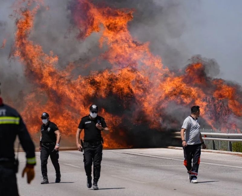 İçişleri Bakanı Ali Yerlikaya, İzmir'de 12 ilçede 37 mahalleyi etkileyen