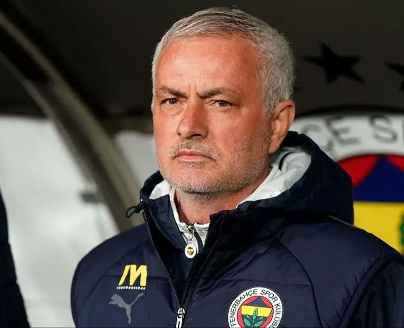 Fenerbahçe, Jose Mourinho ile yollarını ayırdığını duyurdu. Sarı lacivertli kulüpten