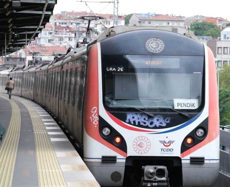 Marmaray hattında sabah saatlerinde peş peşe yaşanan iki intihar olayı