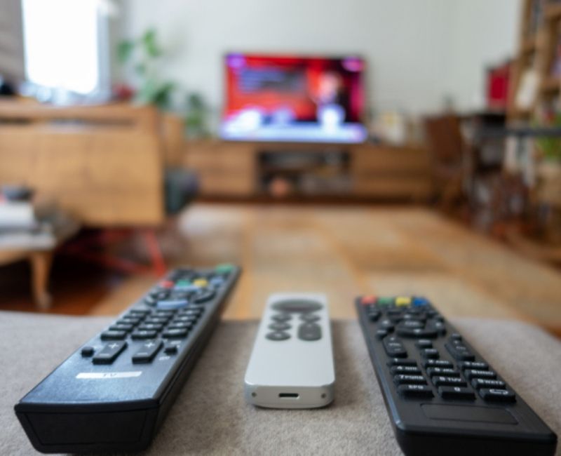2 Ekim Perşembe akşamı televizyon ekranları yine birbirinden iddialı yapımlara