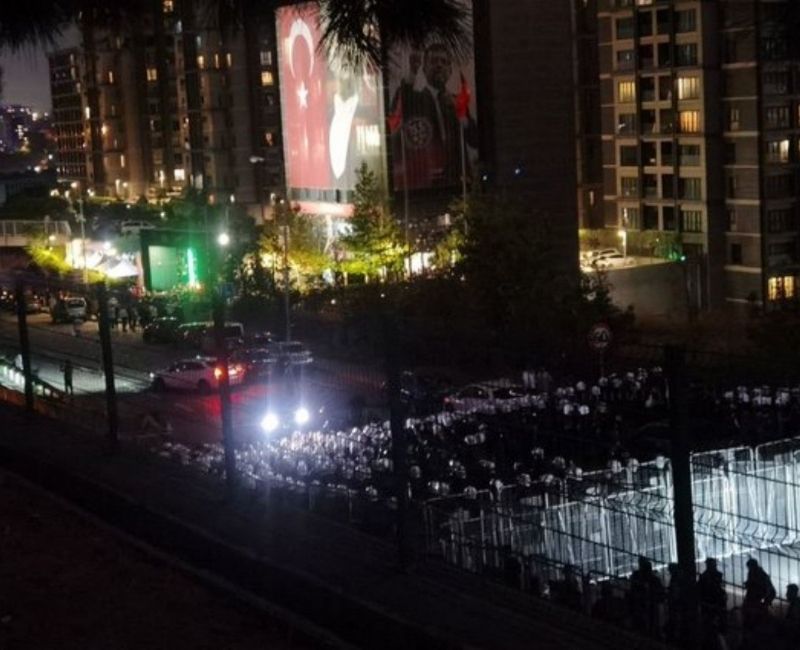 CHP İstanbul İl Başkanlığı, mahkeme kararıyla kayyum atanmasının ardından polis