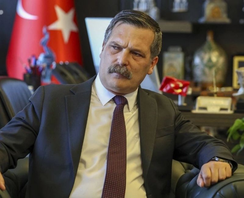 CHP İstanbul İl Başkanlığı binasının polis tarafından ablukaya alınmasının ardından,