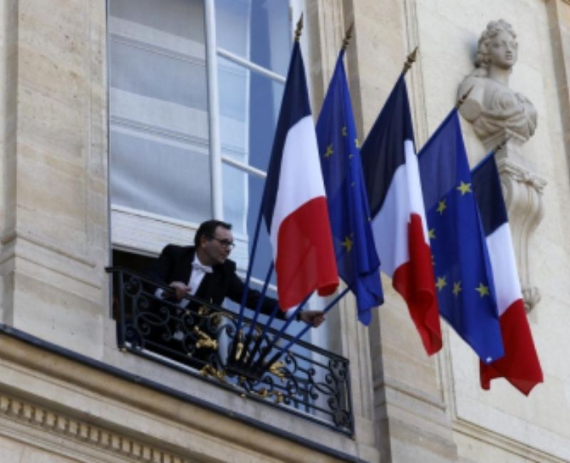 Uluslararası kredi derecelendirme kuruluşları, siyasi istikrarsızlık ve kamu maliyesindeki bozulma