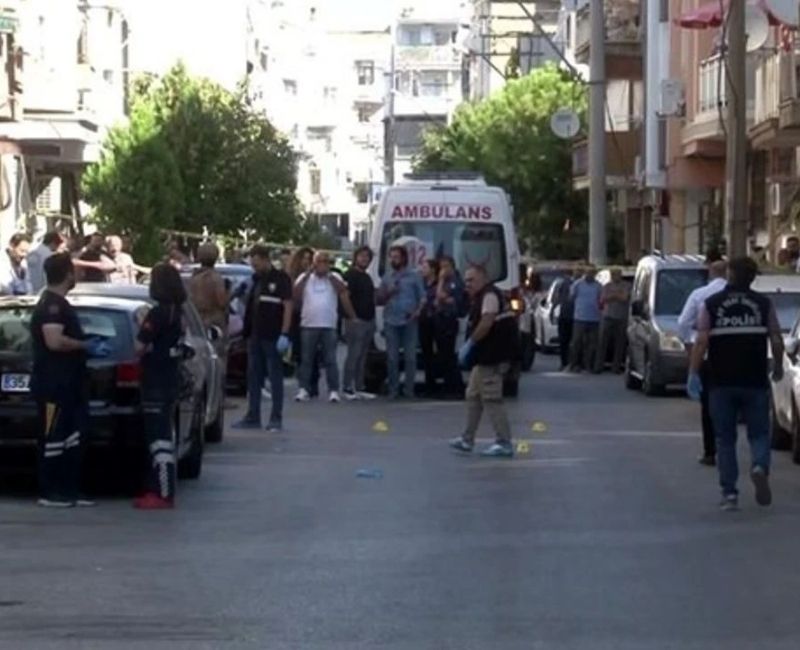 İzmir’in Balçova ilçesindeki Salih İşgören Polis Merkezi’ne silahlı saldırı düzenlendi.