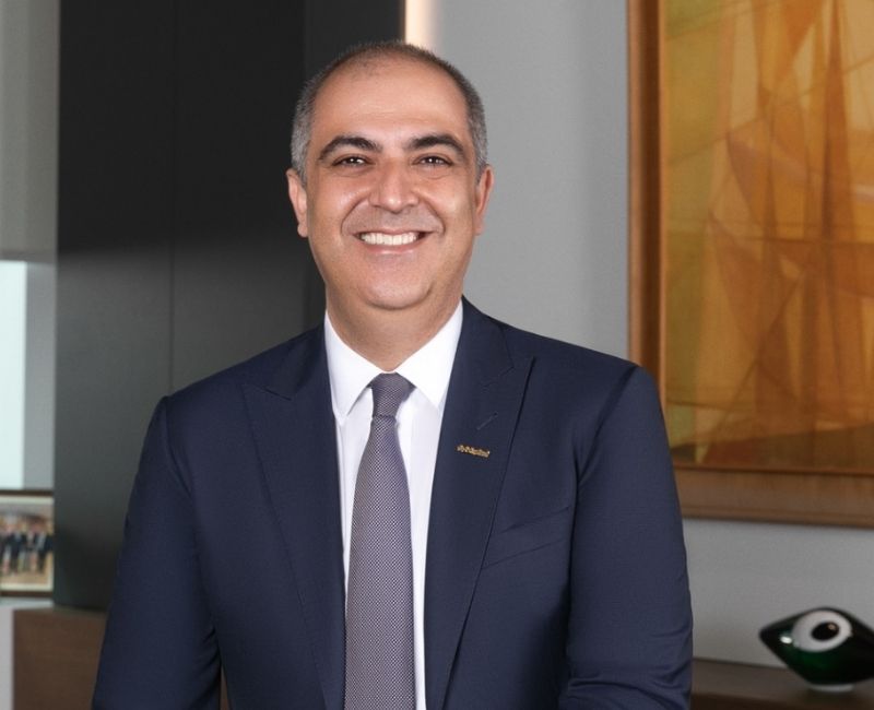 Emekli müşterilerine sunduğu ayrıcalıklı ürün ve hizmetlerle de her zaman