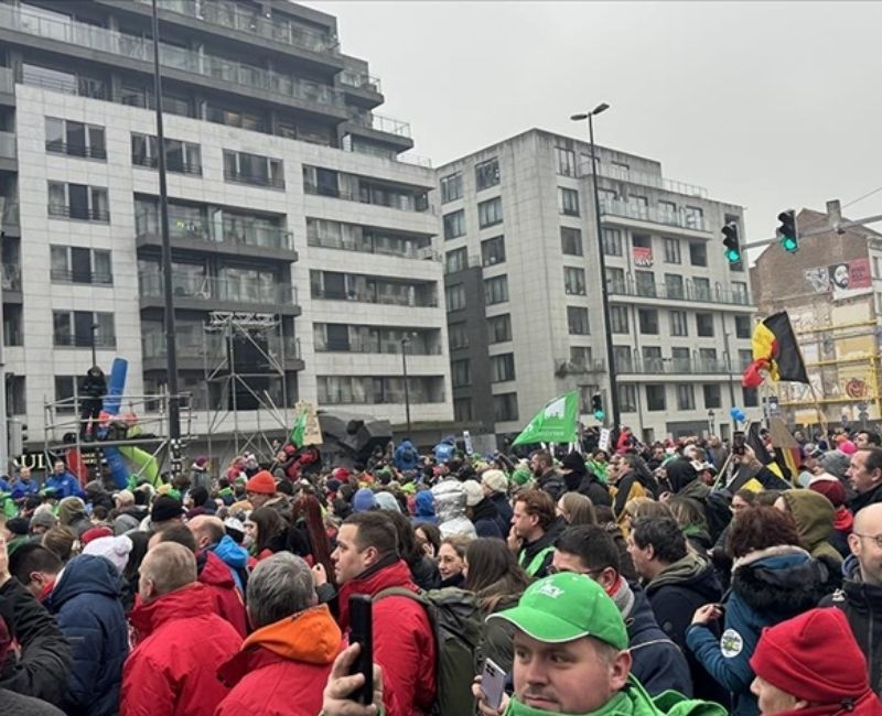 Belçika’da işçi sendikaları, hükümetin sosyal harcamalarda yapmayı planladığı kesintiler ve