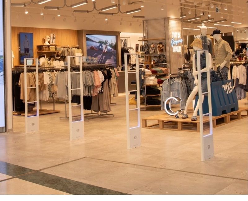 XEroğlu Holding’e bağlı Colins, Aksaray’daki fabrikasında üretimi durdurdu. Şirket, yatırımlarını