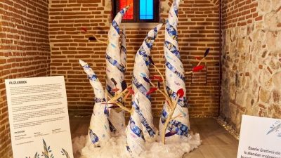 İVA Sanat’ın düzenlediği “Sanatta Hayat Var: II. Karma Sergi” sanatseverlerle