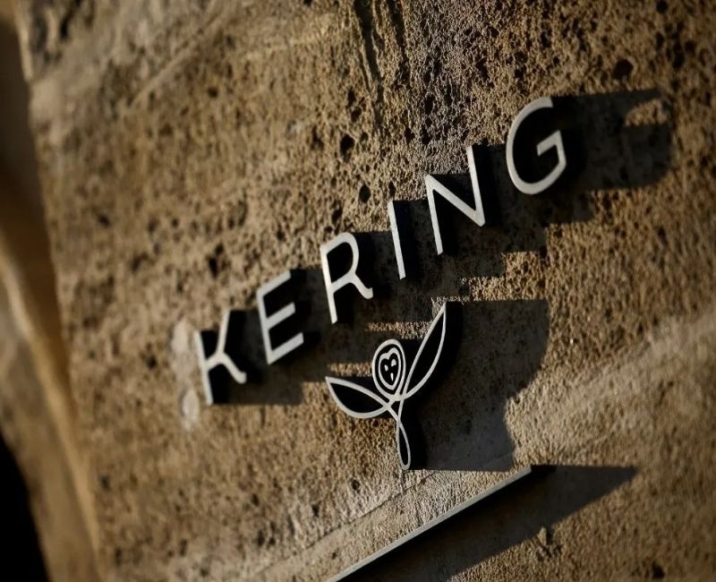 Gucci’nin sahibi olan Fransız lüks grubu Kering, zayıflayan finansal performansını